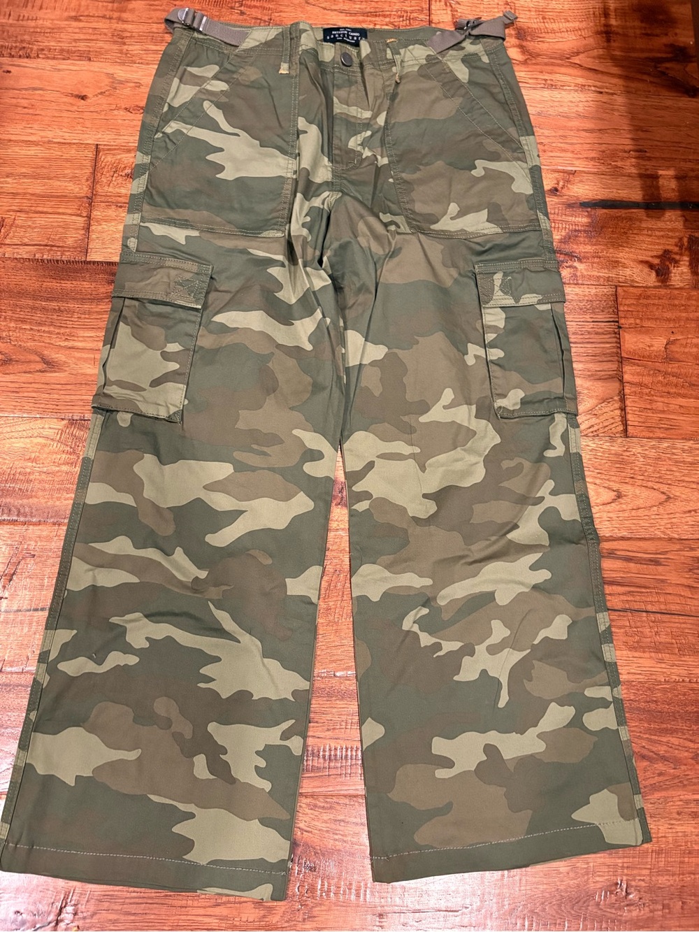 Sanctuary Reissue Camo Cargo Pants Size M Wide Leg Utility 28” Inseam